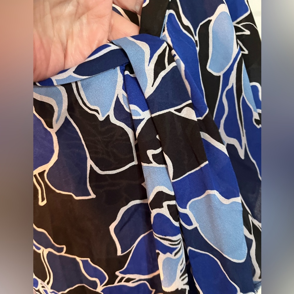 Liz Claiborne Floral Blue Women's Top - Picture 3 of 8